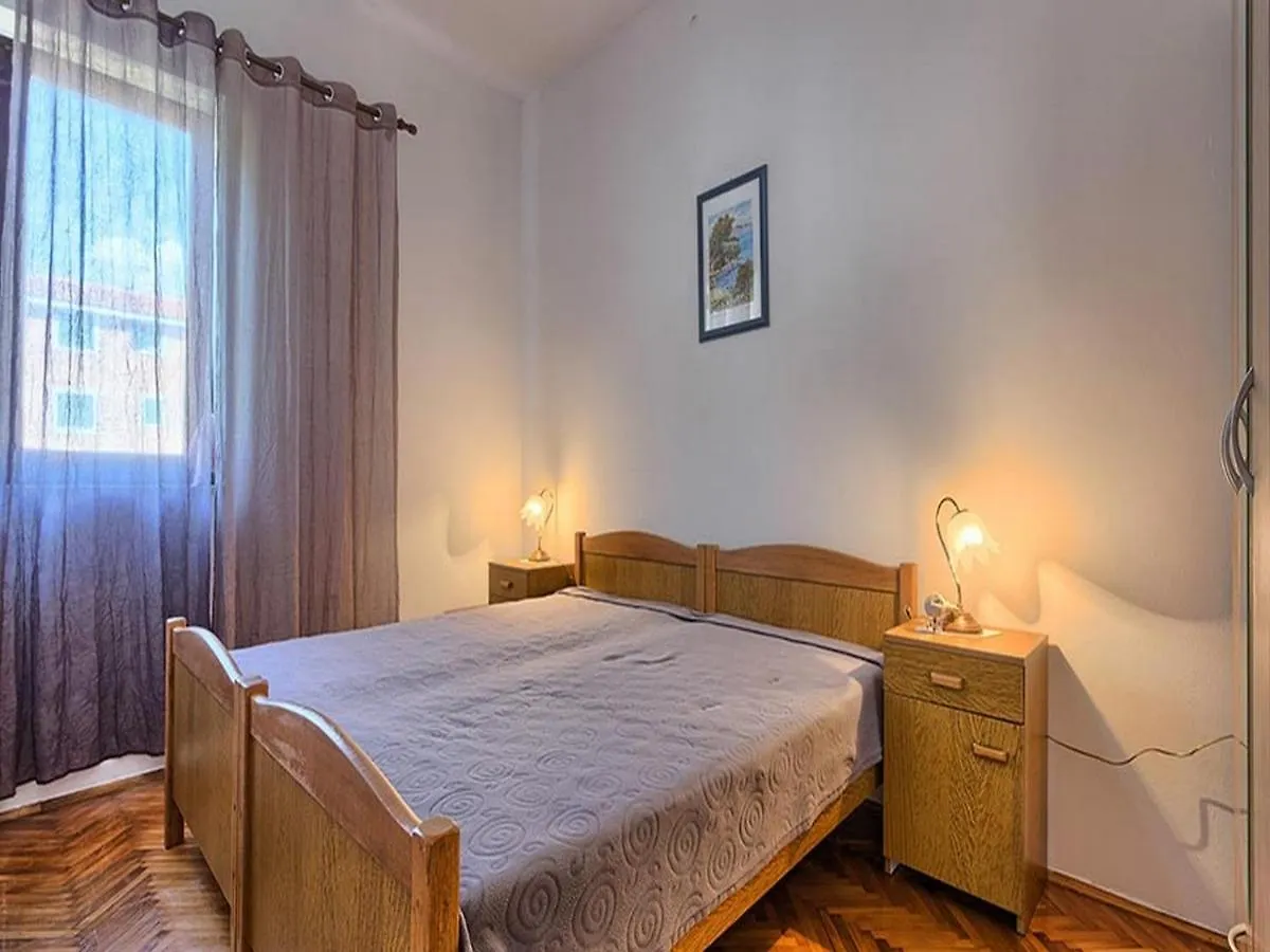 Apartment Lucija Kastela