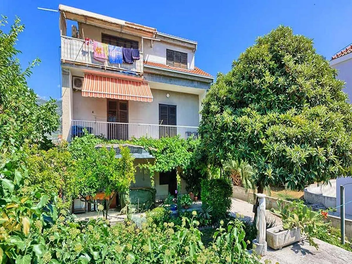 Apartment Lucija Kastela